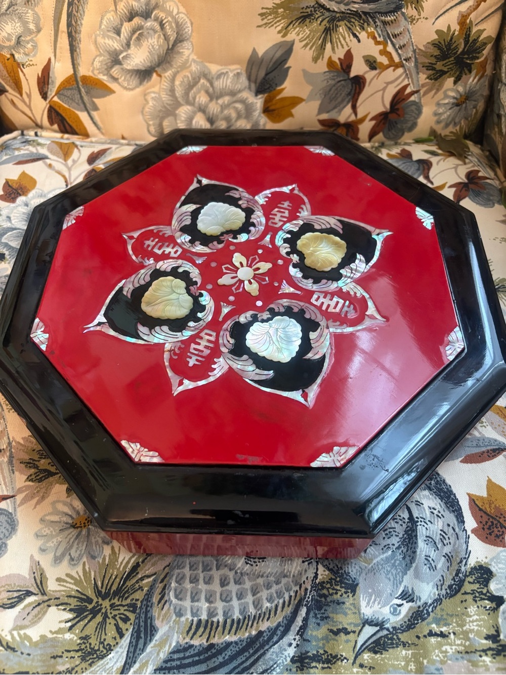 Vintage Asian Red & Black Lacquer Octagon Sectioned Box w/ Mother of Pearl